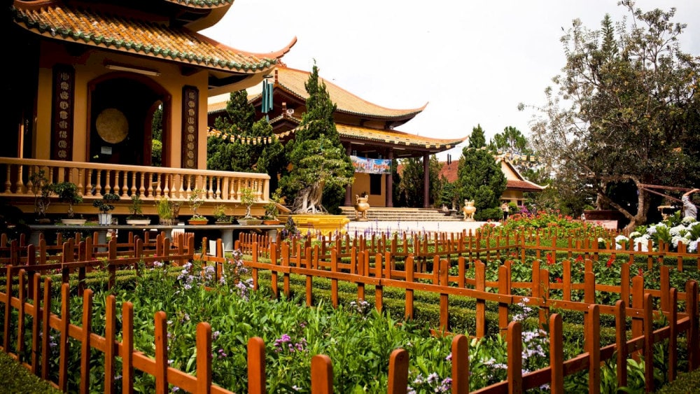 Thiền viện Trúc Lâm Đà Lạt mang vẻ đẹp của các công trình tôn nghiêm hòa quyện với cảnh sắc thiên nhiên thơ mộng